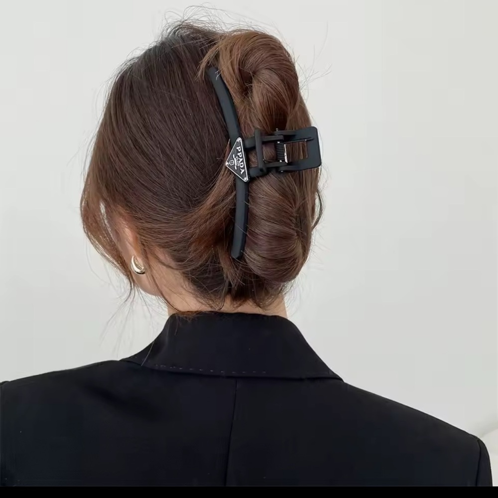 Black Hair Claw Clip - Picture 6 of 7